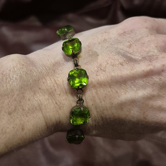 Sorrelli Vibrant Green Crystal Tennis Bracelet EUC - Picture 2 of 11
